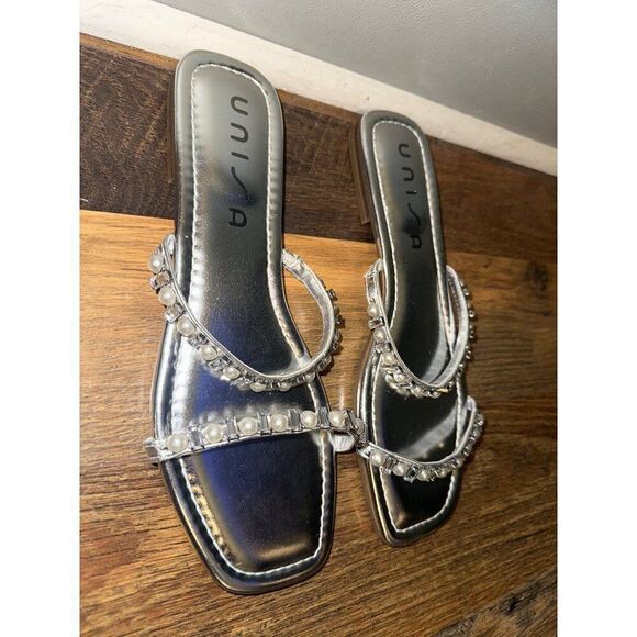 Unisa Unsarai Flat Sandals With Rhinestones & Pearls  Size 9 - Picture 13 of 14
